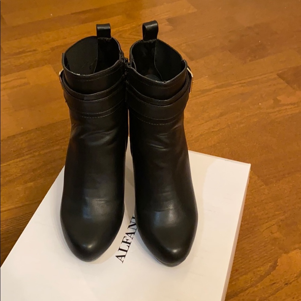 Boots - Picture 3 of 3